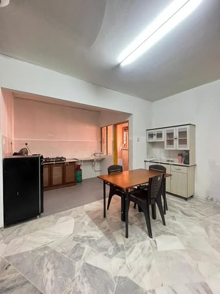 Pangsapuri untuk Dijual di Astana Alam Apartment 2 - Ziana Najib - Kitchen Apartment  Puncak Alam - PropertyGuru.com.my