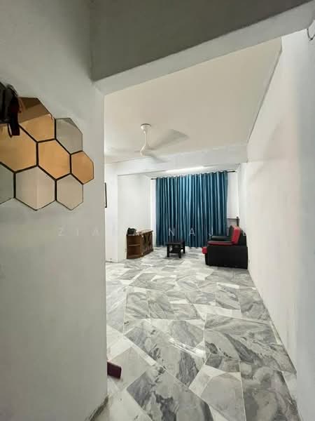 Pangsapuri untuk Dijual di Astana Alam Apartment 2 - Ziana Najib - Living Room Apartment  Puncak Alam - PropertyGuru.com.my
