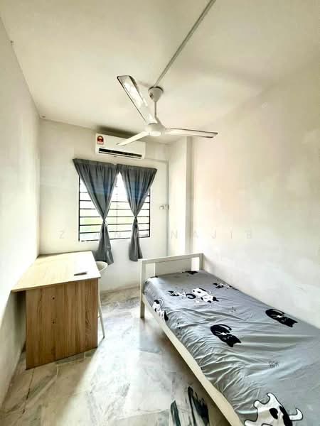 Pangsapuri untuk Dijual di Astana Alam Apartment 2 - Ziana Najib - Bedroom - PropertyGuru.com.my