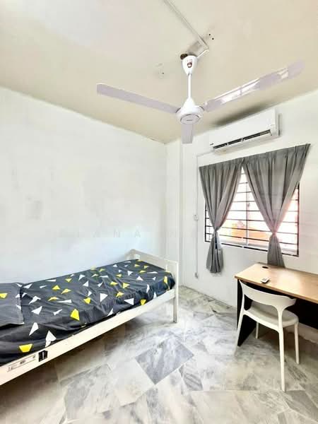 Pangsapuri untuk Dijual di Astana Alam Apartment 2 - Ziana Najib - Bedroom - PropertyGuru.com.my