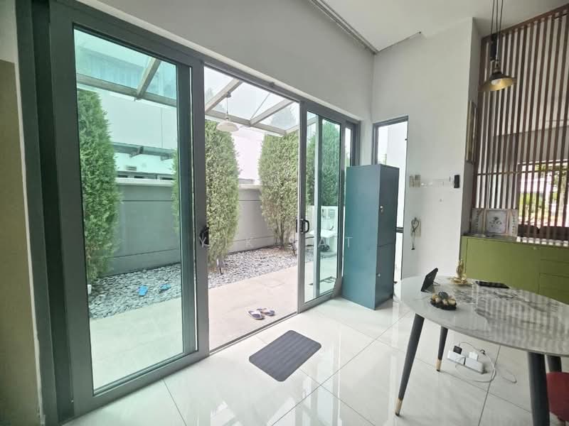 Semi-Detached House for Sale in Taman Molek (Johor Bahru) - Yik Tat - PropertyGuru.com.my