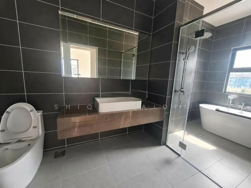 Rumah Berkembar untuk Dijual di Cyber 10 (Cyberjaya) - Shiqin Saidin - Bathroom - PropertyGuru.com.my