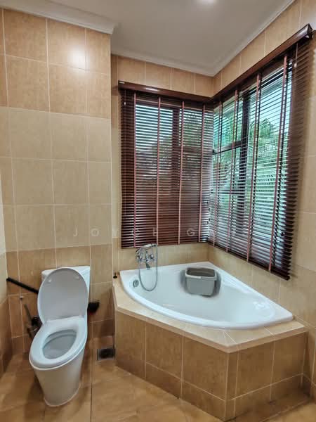 Link Bungalow for Sale in Taman Mount Austin (Tebrau) - Joyce Gan - Bathroom - PropertyGuru.com.my