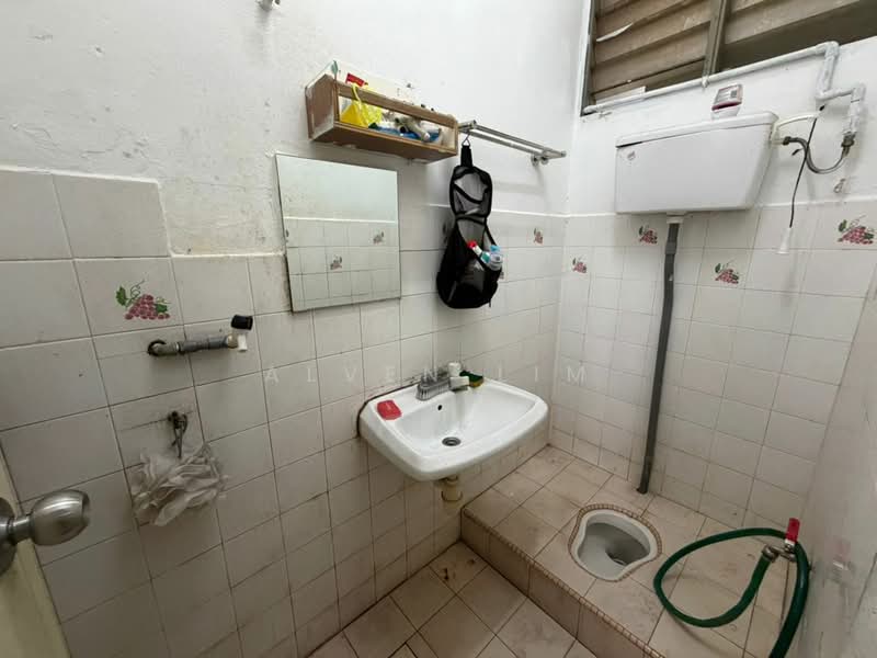 2-storey Terraced House for Sale in Desa Aman Puri (Kepong) - Alven Lim - Bathroom - PropertyGuru.com.my