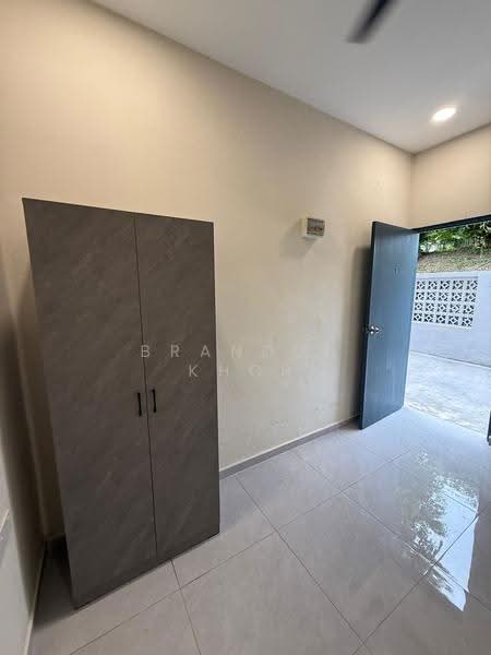 Semi-Detached House for Rent in Taman Pelangi (Johor Bahru) - Brandon Khor - Entrance - PropertyGuru.com.my