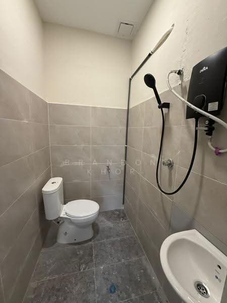 Semi-Detached House for Rent in Taman Pelangi (Johor Bahru) - Brandon Khor - Bathroom - PropertyGuru.com.my