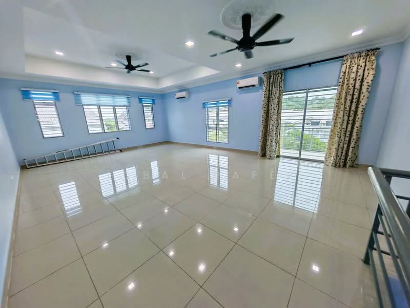 3-storey Terraced House for Sale in Taman Universiti (Bangi) - Iqbal Rafei - Living Room - PropertyGuru.com.my