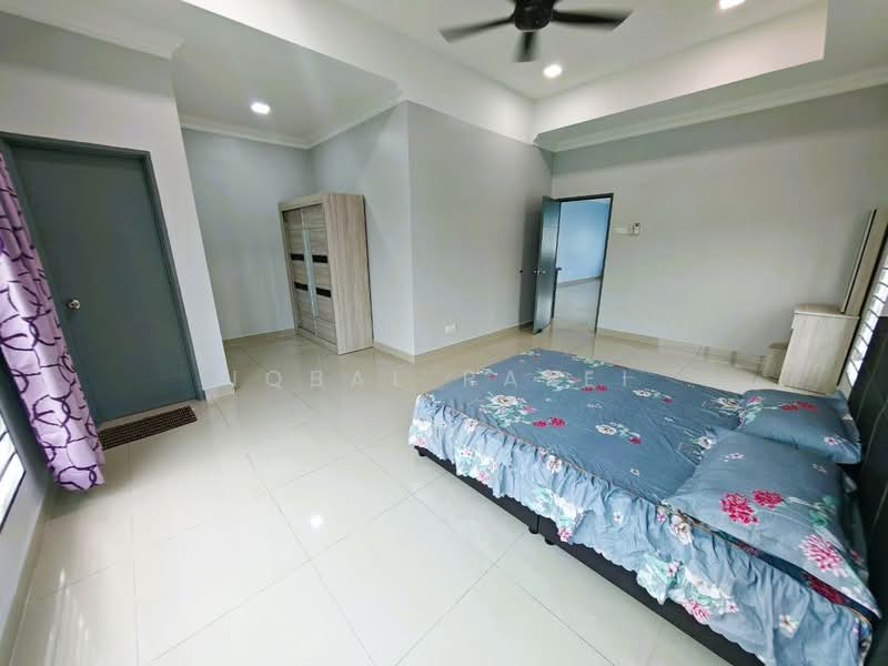 3-storey Terraced House for Sale in Taman Universiti (Bangi) - Iqbal Rafei - Bedroom - PropertyGuru.com.my