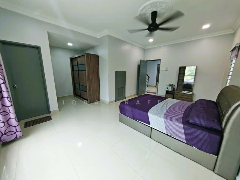 3-storey Terraced House for Sale in Taman Universiti (Bangi) - Iqbal Rafei - Bedroom - PropertyGuru.com.my