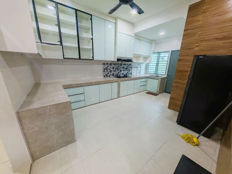 3-storey Terraced House for Sale in Taman Universiti (Bangi) - Iqbal Rafei - Kitchen - PropertyGuru.com.my
