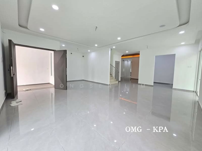 Semi-Detached House for Sale in Canary Garden (Klang) - Yongsen Lim - Living Room - PropertyGuru.com.my