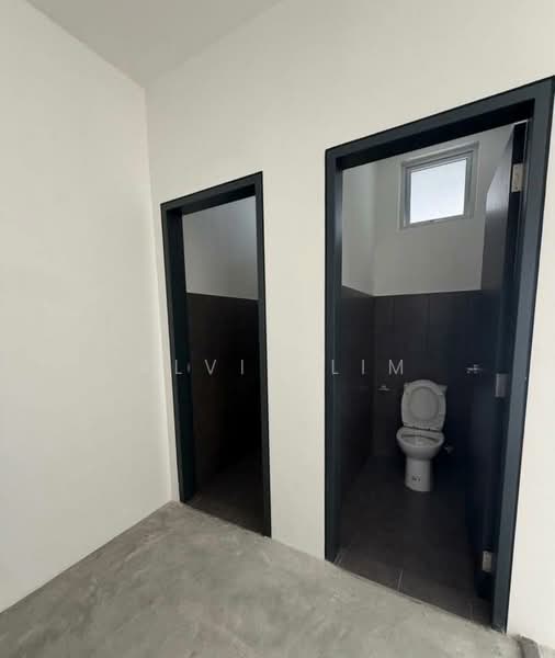 Shop / Office for Rent in Bandar Serenia (Dengkil) - ALVIN LIM - Bathroom - PropertyGuru.com.my
