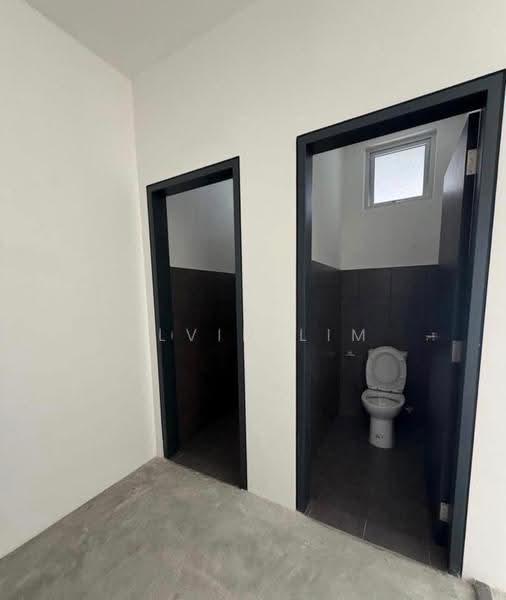 Shop / Office for Rent in Bandar Serenia (Dengkil) - ALVIN LIM - Bathroom - PropertyGuru.com.my