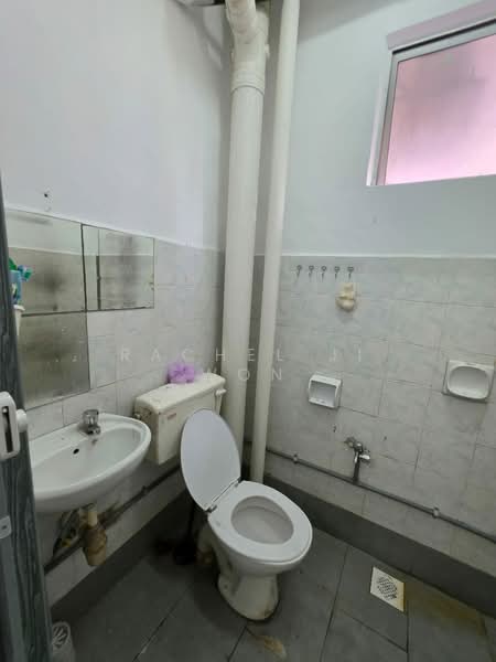 Apartment for Rent at Pangsapuri Lagoon Perdana - Rachel Ji Won - Bathroom - PropertyGuru.com.my