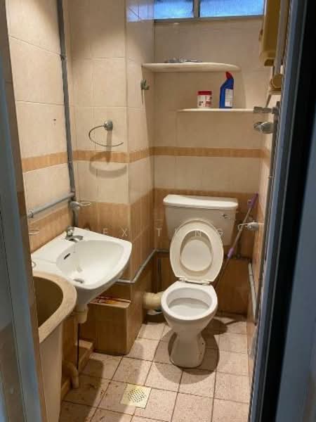 Pangsapuri untuk Disewa di Sinar Bukit Dumbar - Rex Tung - Bathroom - PropertyGuru.com.my