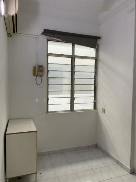 Pangsapuri untuk Disewa di Sinar Bukit Dumbar - Rex Tung - Interior - PropertyGuru.com.my