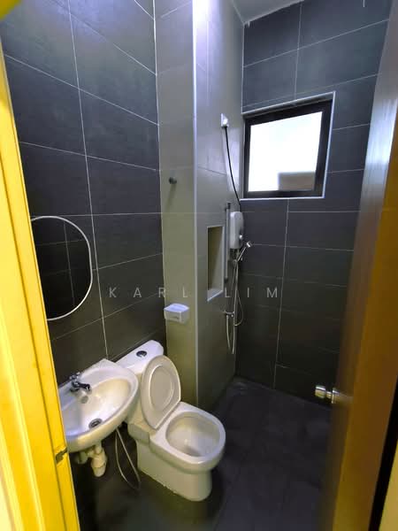 Rumah Teres 2 Tingkat untuk Dijual di Taman Seri Austin (Tebrau) - Karl Lim - Bathroom - PropertyGuru.com.my