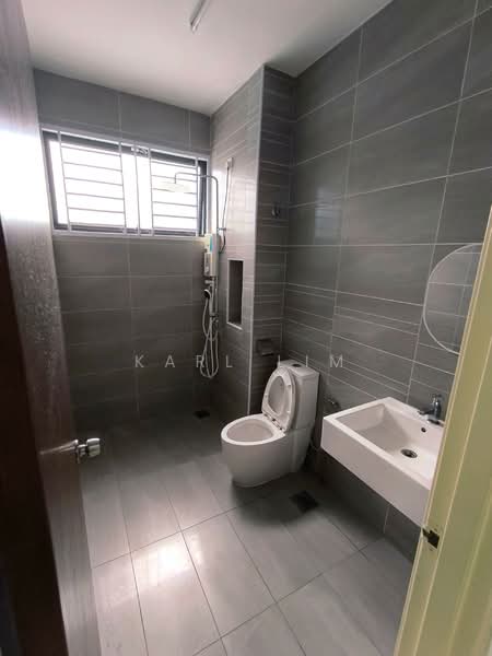 Rumah Teres 2 Tingkat untuk Dijual di Taman Seri Austin (Tebrau) - Karl Lim - Bathroom - PropertyGuru.com.my