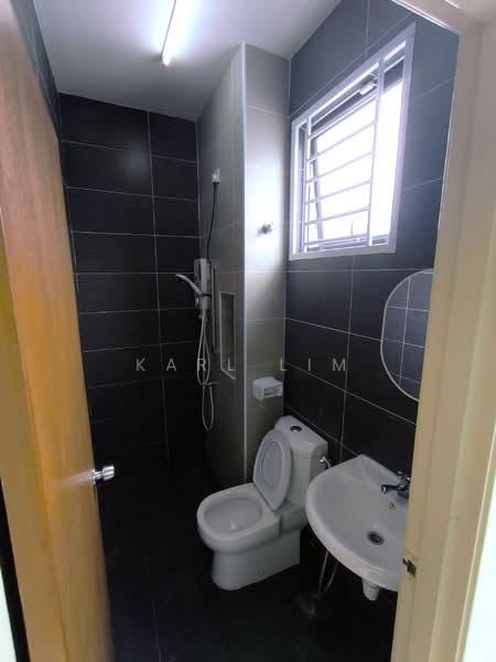 Rumah Teres 2 Tingkat untuk Dijual di Taman Seri Austin (Tebrau) - Karl Lim - Bathroom - PropertyGuru.com.my
