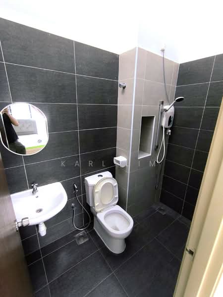 Rumah Teres 2 Tingkat untuk Dijual di Taman Seri Austin (Tebrau) - Karl Lim - Bathroom - PropertyGuru.com.my