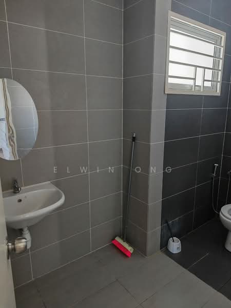 Rumah Teres 2 Tingkat untuk Disewa di Kuala Selangor (Selangor) - Elwin Ong - Bathroom - PropertyGuru.com.my