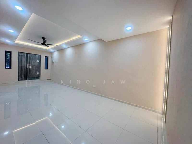 1-storey Terraced House for Sale in Taman Sri Skudai (Skudai) - Kino Jaw - Living Room - PropertyGuru.com.my