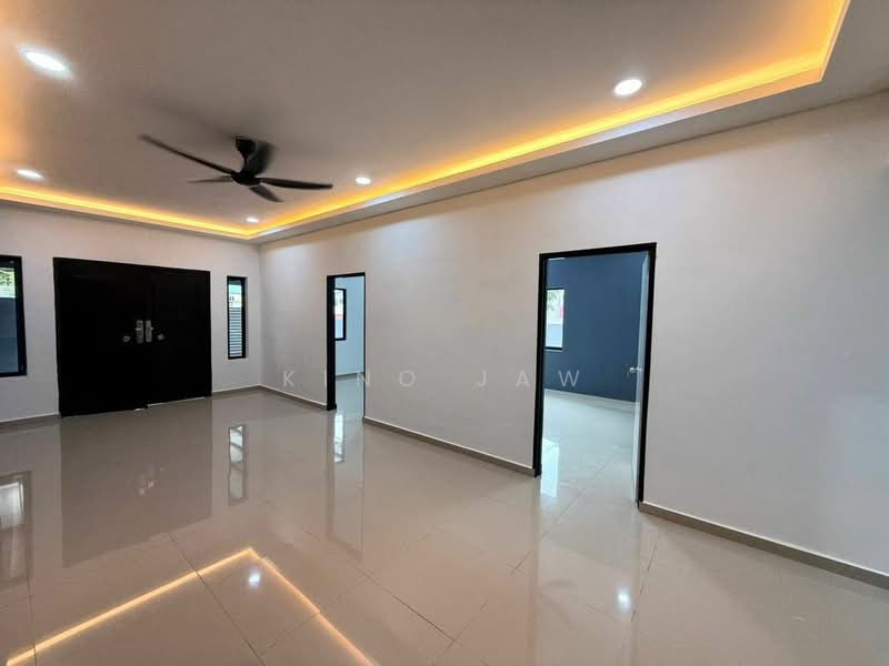 Rumah Berkembar untuk Dijual di Taman Bunga Ros (Tebrau) - Kino Jaw - Living Room - PropertyGuru.com.my