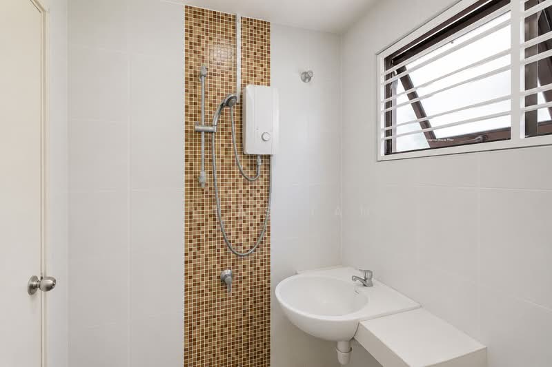 Rumah Teres 3 Tingkat untuk Dijual di Balakong (Selangor) - Vitas Tan - Bathroom - PropertyGuru.com.my
