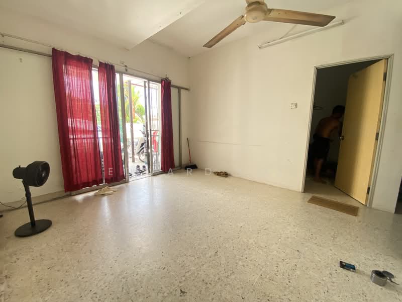 Rumah Teres 2 Tingkat untuk Dijual di Taman Putra (Ampang) - Edward Ooi - Living Room - PropertyGuru.com.my