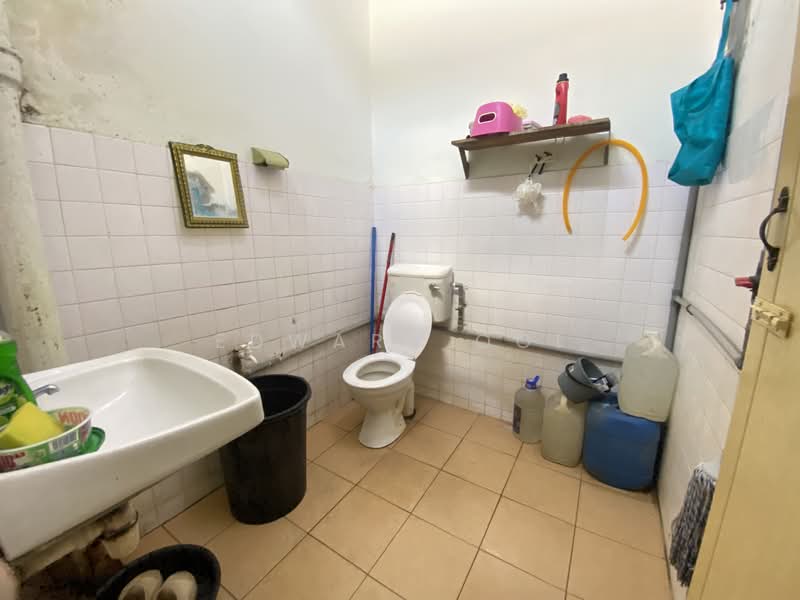 Rumah Teres 2 Tingkat untuk Dijual di Taman Putra (Ampang) - Edward Ooi - Bathroom - PropertyGuru.com.my