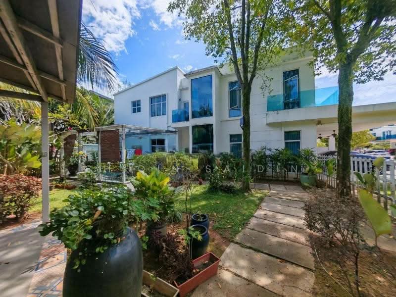 Rumah Berkembar untuk Dijual di Perdana Lakeview East (Cyberjaya) - Shiqin Saidin - Exterior - PropertyGuru.com.my