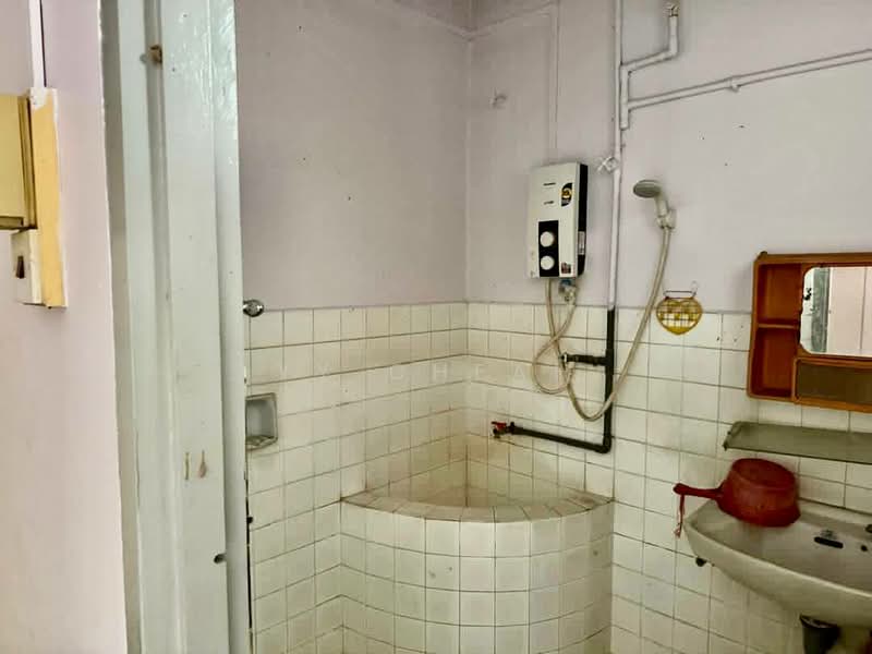 Semi-Detached House for Sale in Gunung Rapat (Ipoh) - YY Cheah - Bathroom - PropertyGuru.com.my
