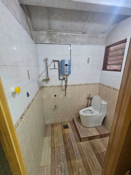 Rumah Teres 2 Tingkat untuk Dijual di Taman Putra (Ampang) - Edward Ooi - Bathroom - PropertyGuru.com.my
