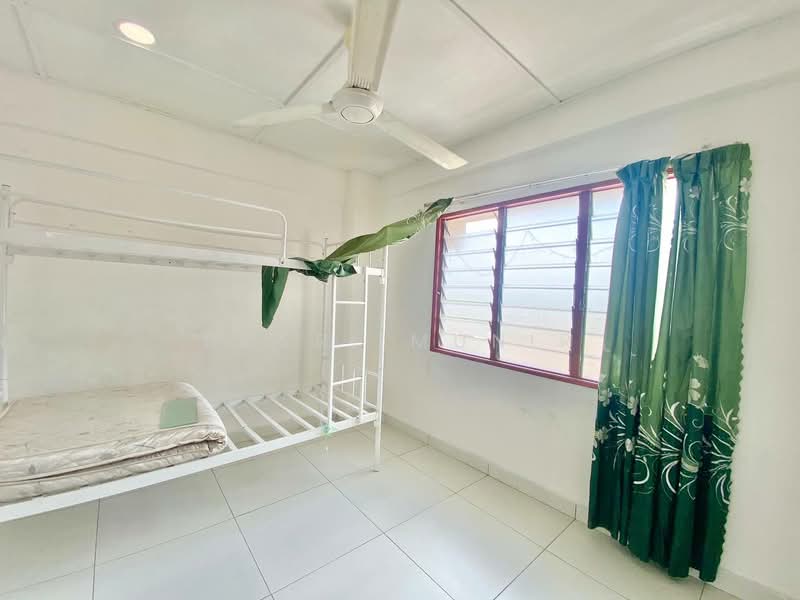 Pangsapuri untuk Dijual di Pangsapuri Indah Mas - Basri Munir - Bedroom - PropertyGuru.com.my