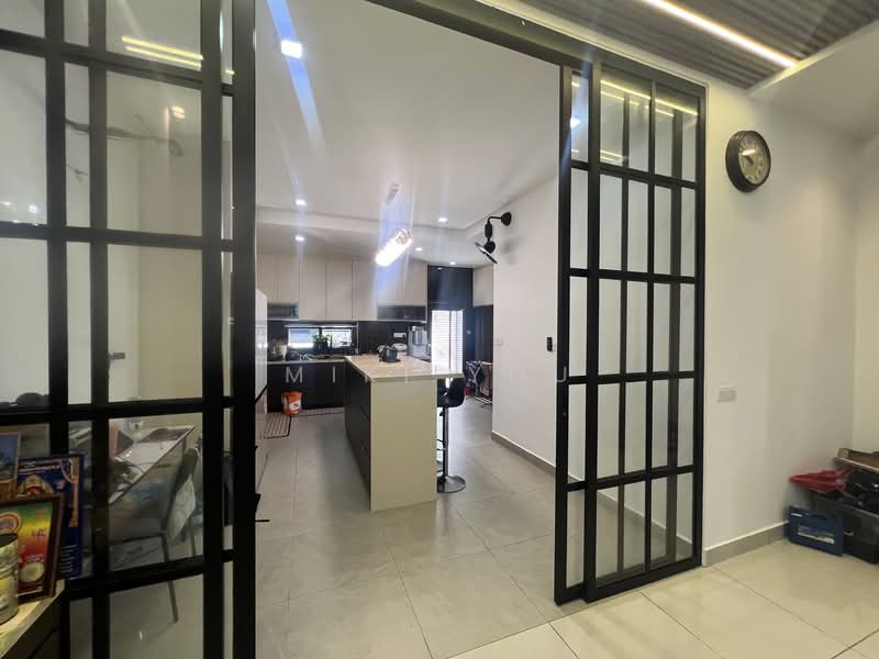 Rumah Teres 2 Tingkat untuk Disewa di Bandar Rimbayu (Telok Panglima Garang) - Miki You - Kitchen - PropertyGuru.com.my