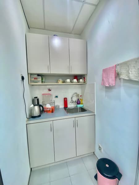 Pejabat untuk Disewa di Damansara Intan (Petaling Jaya) - Sue Lam - Pantry - PropertyGuru.com.my