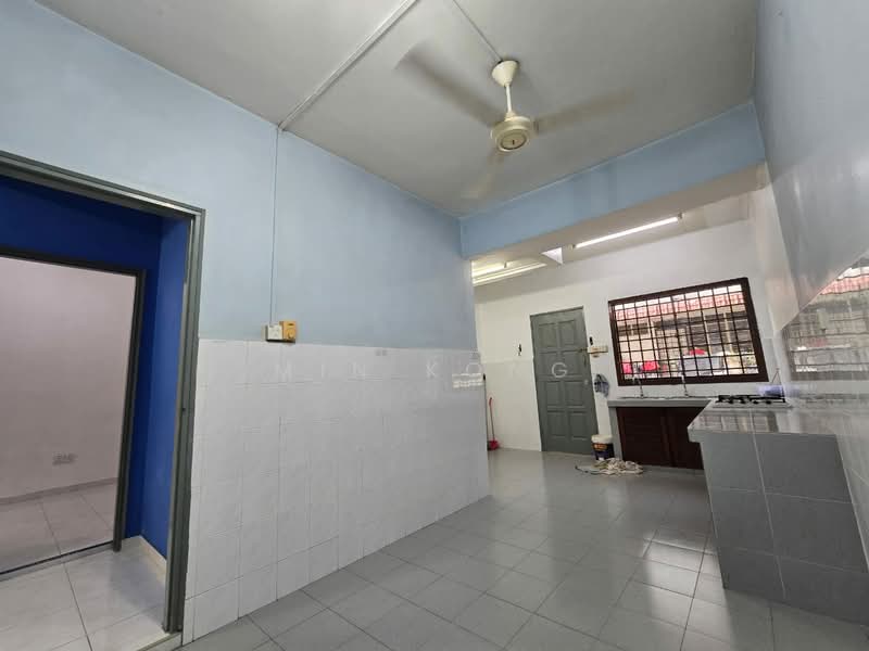 2-storey Terraced House for Rent in Taman Perling (Perling) - Min Kong - Kitchen - PropertyGuru.com.my