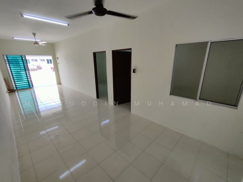 Rumah Teres 1 Tingkat untuk Dijual di Sitiawan (Perak) - Muinuddin Muhamad - Living Room - PropertyGuru.com.my