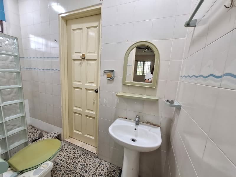 Bungalow for Rent in Petaling Jaya (Selangor) - Ann . - Bathroom - PropertyGuru.com.my