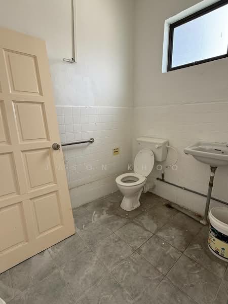 Semi-Detached House for Sale in Taman Majidee (Johor Bahru) - Jason Khoo - Bathroom - PropertyGuru.com.my
