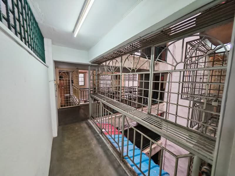 Kondominium untuk Dijual di Genting Court Condominium - Trevor Chai - Corridor - PropertyGuru.com.my