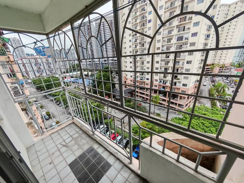 Kondominium untuk Dijual di Genting Court Condominium - Trevor Chai - Balcony - PropertyGuru.com.my