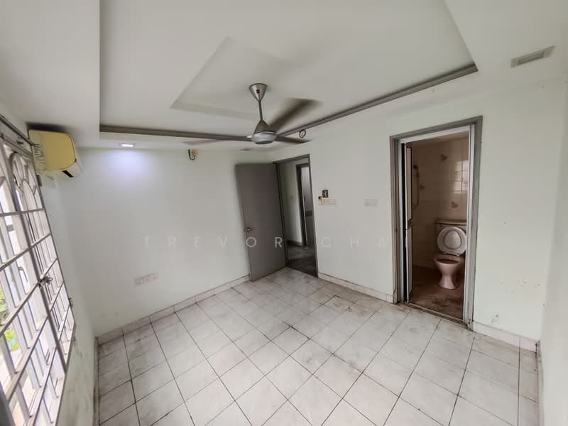 Kondominium untuk Dijual di Genting Court Condominium - Trevor Chai - Bathroom - PropertyGuru.com.my
