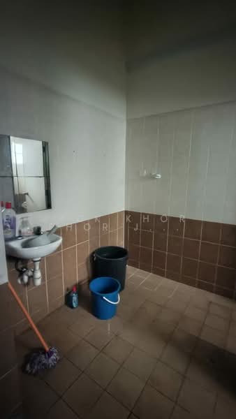 Shop / Office for Rent in Setia Alam (Selangor) - Jack Khor Phor Jiing - Bathroom - PropertyGuru.com.my