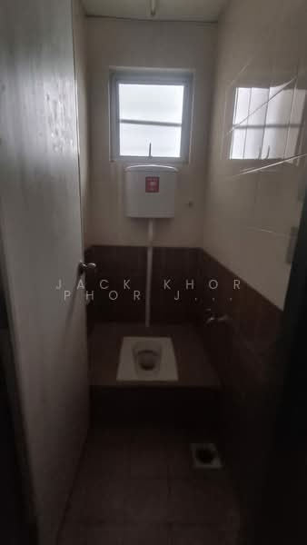 Shop / Office for Rent in Setia Alam (Selangor) - Jack Khor Phor Jiing - Bathroom - PropertyGuru.com.my