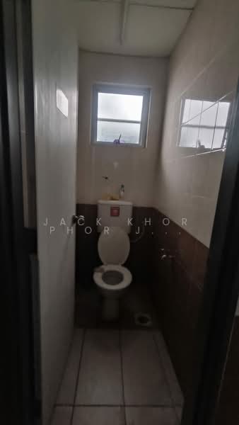 Shop / Office for Rent in Setia Alam (Selangor) - Jack Khor Phor Jiing - Bathroom - PropertyGuru.com.my