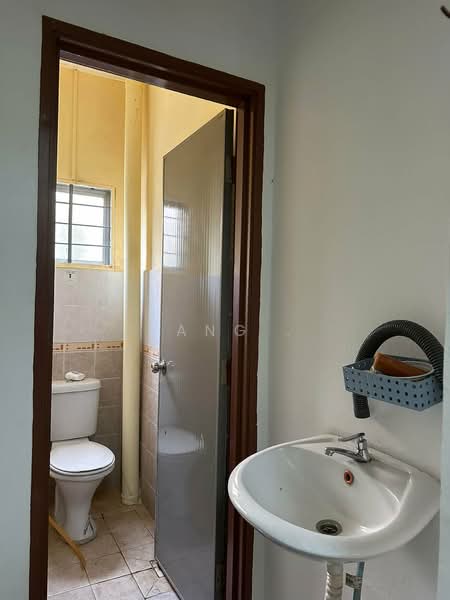 Shop for Rent in Sentul (Kuala Lumpur) - Yang . - Bathroom - PropertyGuru.com.my
