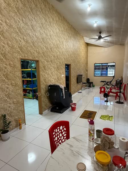 1-storey Terraced House for Sale in Bandar Putra (Kulai) - Peggie Chua - Living Room - PropertyGuru.com.my