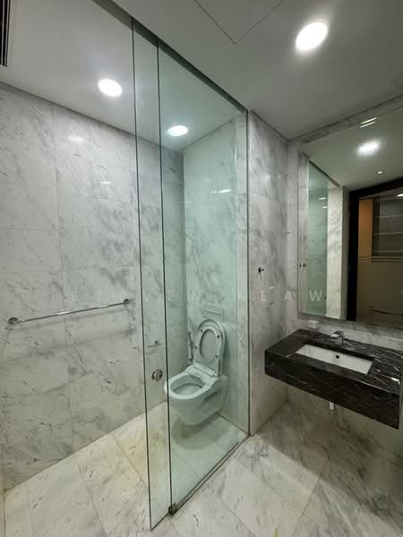 Servis Apartment untuk Disewa di Banyan Tree Signatures - Steven Leaw - Master Bathroom - PropertyGuru.com.my