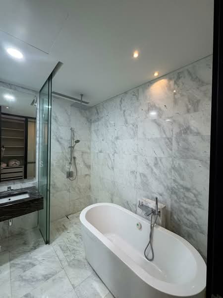 Servis Apartment untuk Disewa di Banyan Tree Signatures - Steven Leaw - Master Bathroom - PropertyGuru.com.my